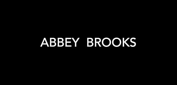  Abbey Brooks dans un trio FFM